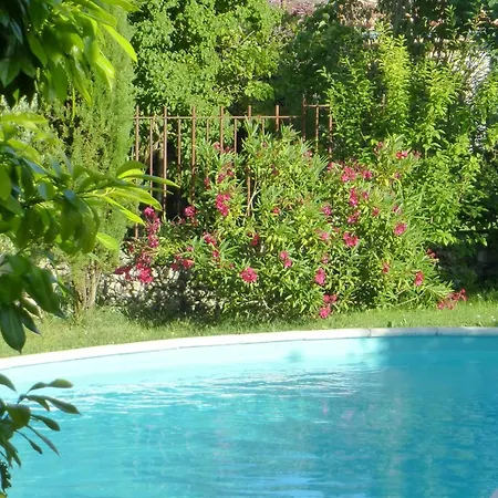 Les Coteaux De Vigny Guest house